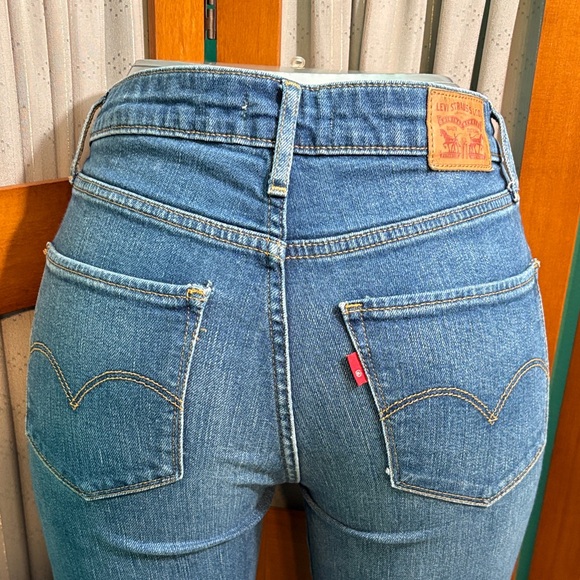 Levi's Women's Straight Leg Jeans in Denim Blue - Picture 8 of 13